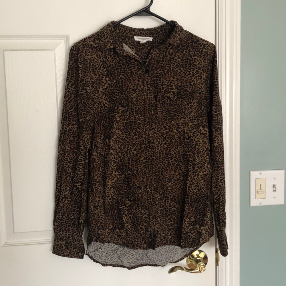 Gorgeous leopard print button down shirt small EUC
